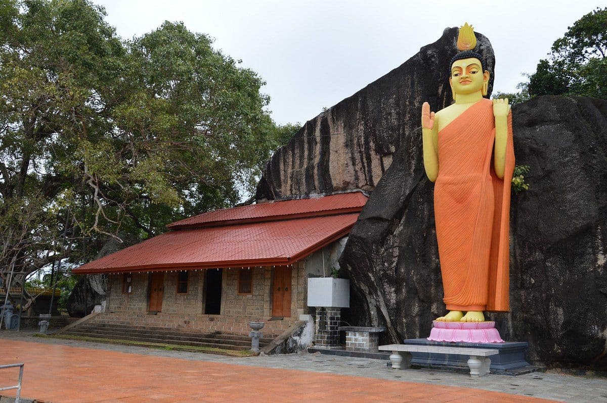 Explore the ancient Yatagala Raja Maha Viharaya jungle temple